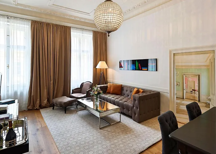 6 Rooms Votivpark